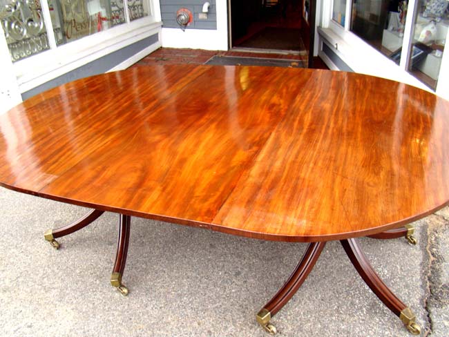 A gorgeous English Regency period (circa 1810-1820) two pedestal mahogany dining table — image 2